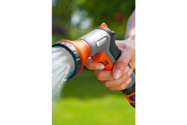 Gardena Basic kerti szivattyú 3000/4 + Gardena Classic öntözőfej készlet - Image 2