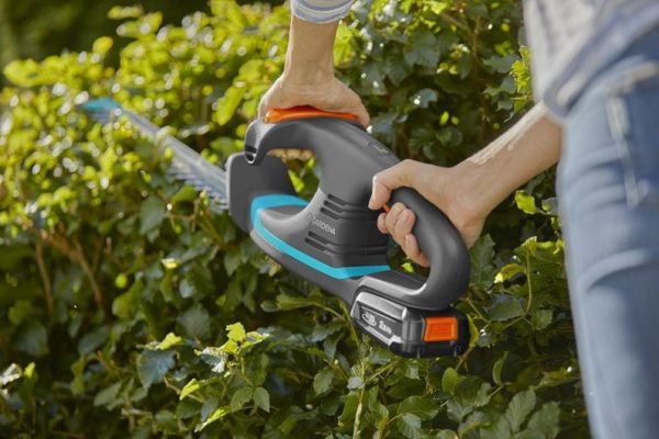 Gardena EasyCut 40/18V P4A akkumulátoros sövénynyíró olló akkumulátorral - Image 2