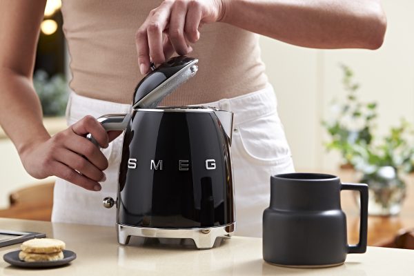 SMEG MINI VÍZFORRALÓ, retro, fekete - Image 9