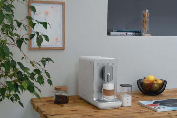 SMEG AUTOMATA KÁVÉFŐZŐ, retro, tejhabosító funkció, cappuccino/latte macchiato funkció, matt fehér - Image 9