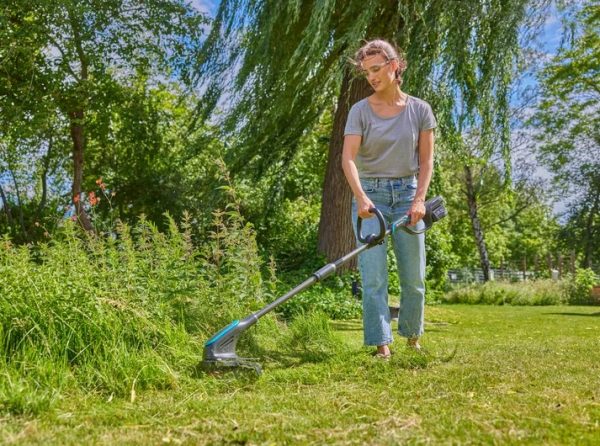 Gardena PowerTrim 30/18V P4A Akkumulátoros
fűszegélynyíró akkumulátorral - Image 2