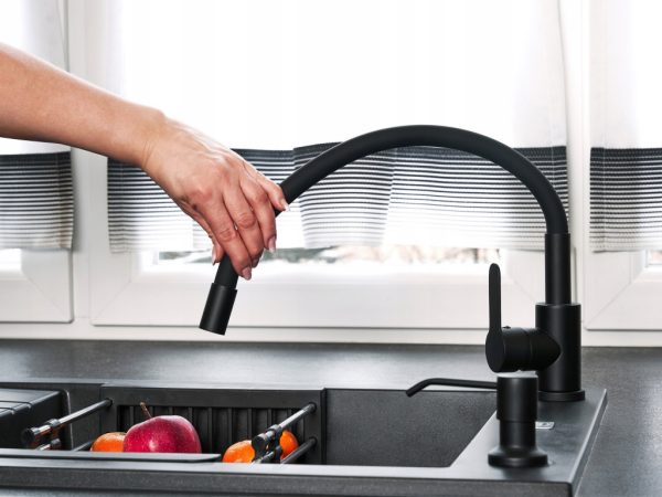 Caldo Freddo álló mosogató csaptelep FEKETE - FEKETE flexibilis kifolyócsővel - Image 3