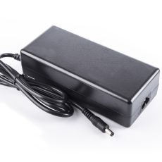 G21 akkumulátortöltő a Jessy és Loren elektromos kerékpárhoz.